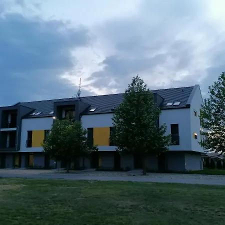 Garden Apartman 아파트 Dunajská Streda
