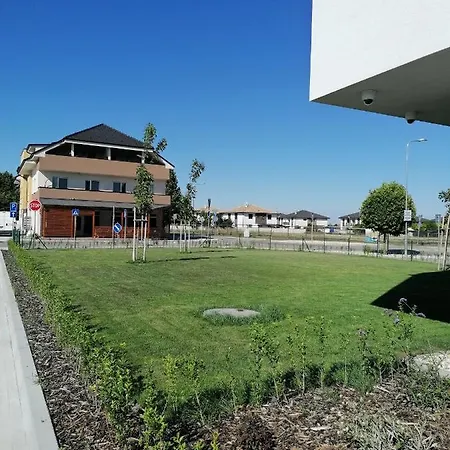 Garden Apartman 아파트 Dunajská Streda